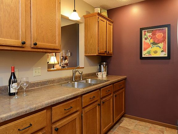 3962 Boardwalk St. Kitchen