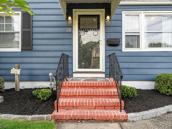 5th image of 330 Hemlock Ave