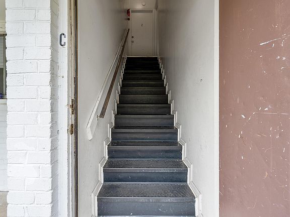 4th image of 3222 Athens Ave #3222D