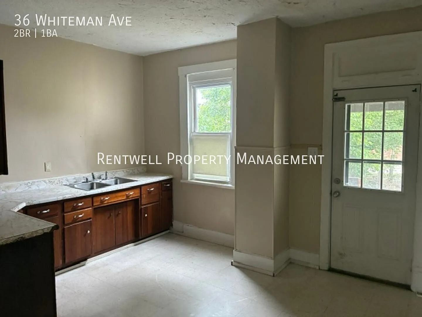 Charming 2-Bedroom Home with Front Porch & Backyard — Photo 4