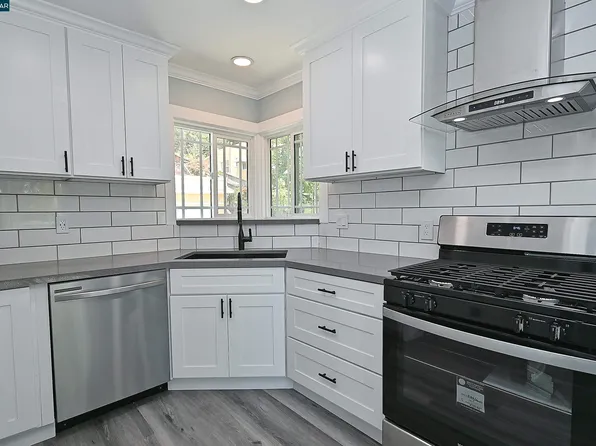 6701 Outlook Ave, Oakland, CA 94605