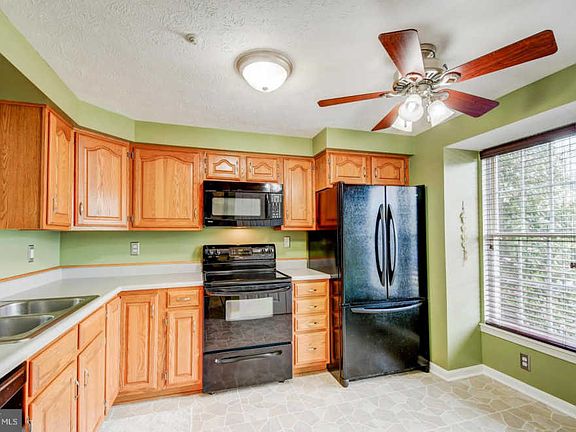 5th image of 957 Gainsborough Ct #957