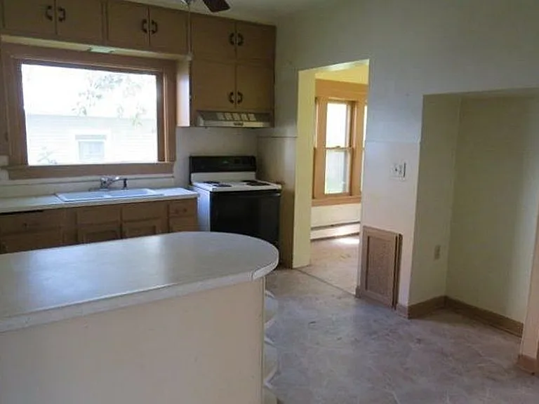 815 McIntosh St — Photo 6