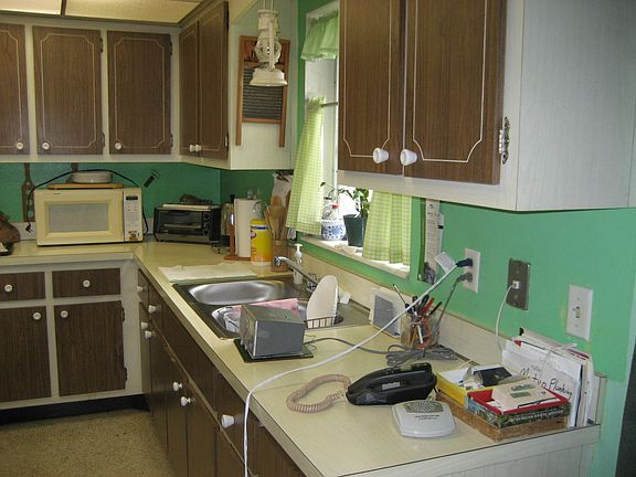4th image of 4967 Cresthaven Blvd
