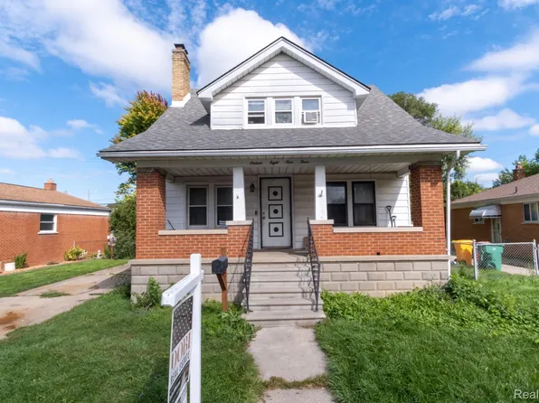 16893 Hauss Ave, Eastpointe, MI 48021