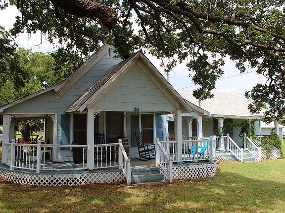 5th image of 409 E Navarro Ave