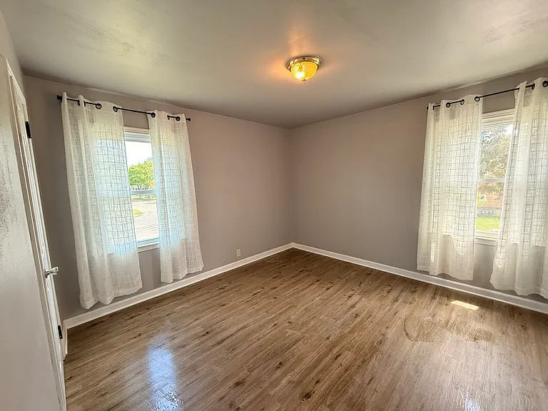 4010 W Lancaster Ave — Photo 4