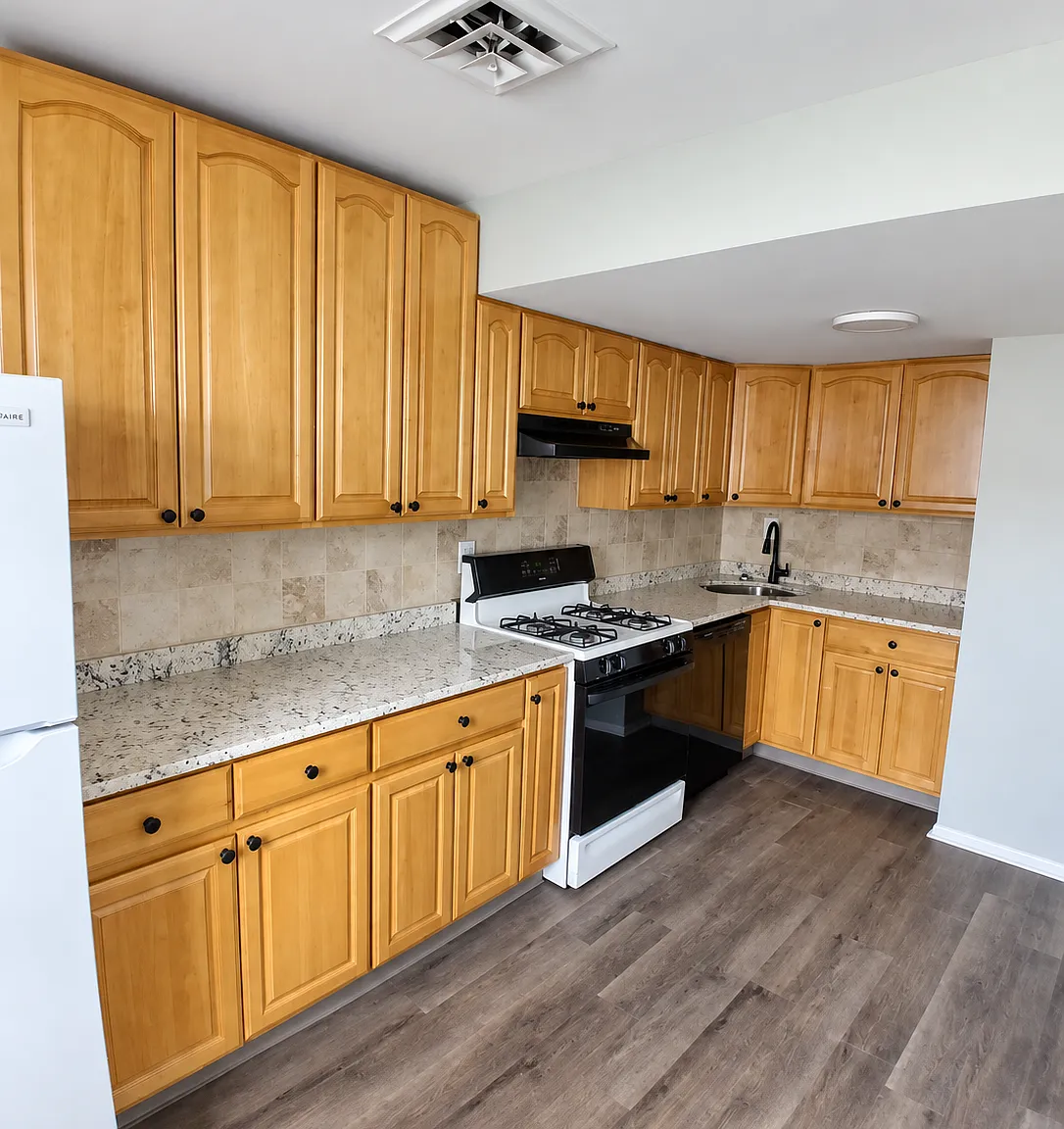 2 bed, 1.5 bath, 1100 sqft, $2,400 — Photo 1