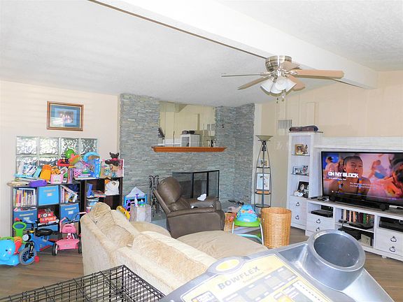 3rd image of 74074 Aster Dr