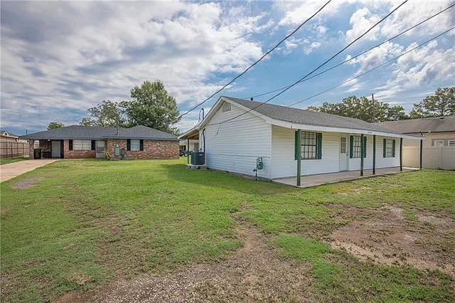 2 bed, 1.0 bath, 1087 sqft, $1,650 — Photo 2