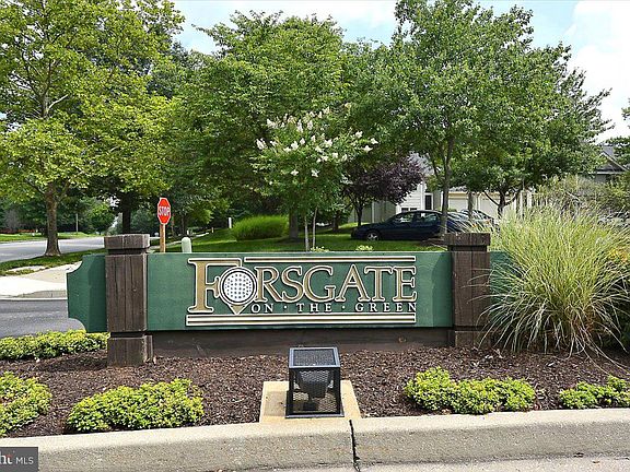 2nd image of 5097 Columbia Rd #1618