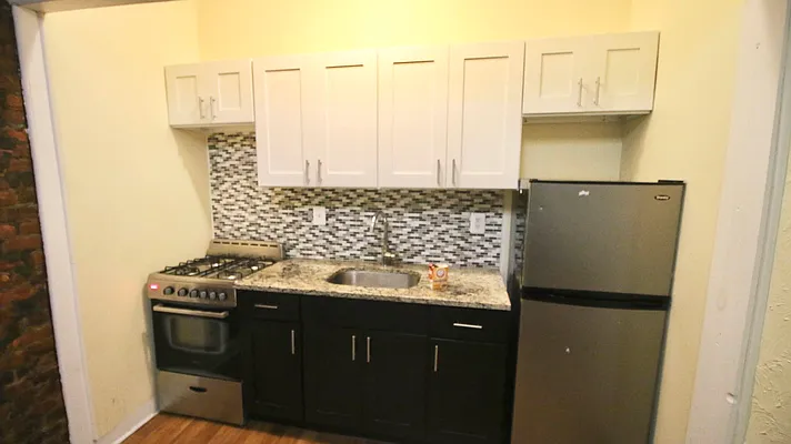 Rented by Delmark Realty LLC | media 42