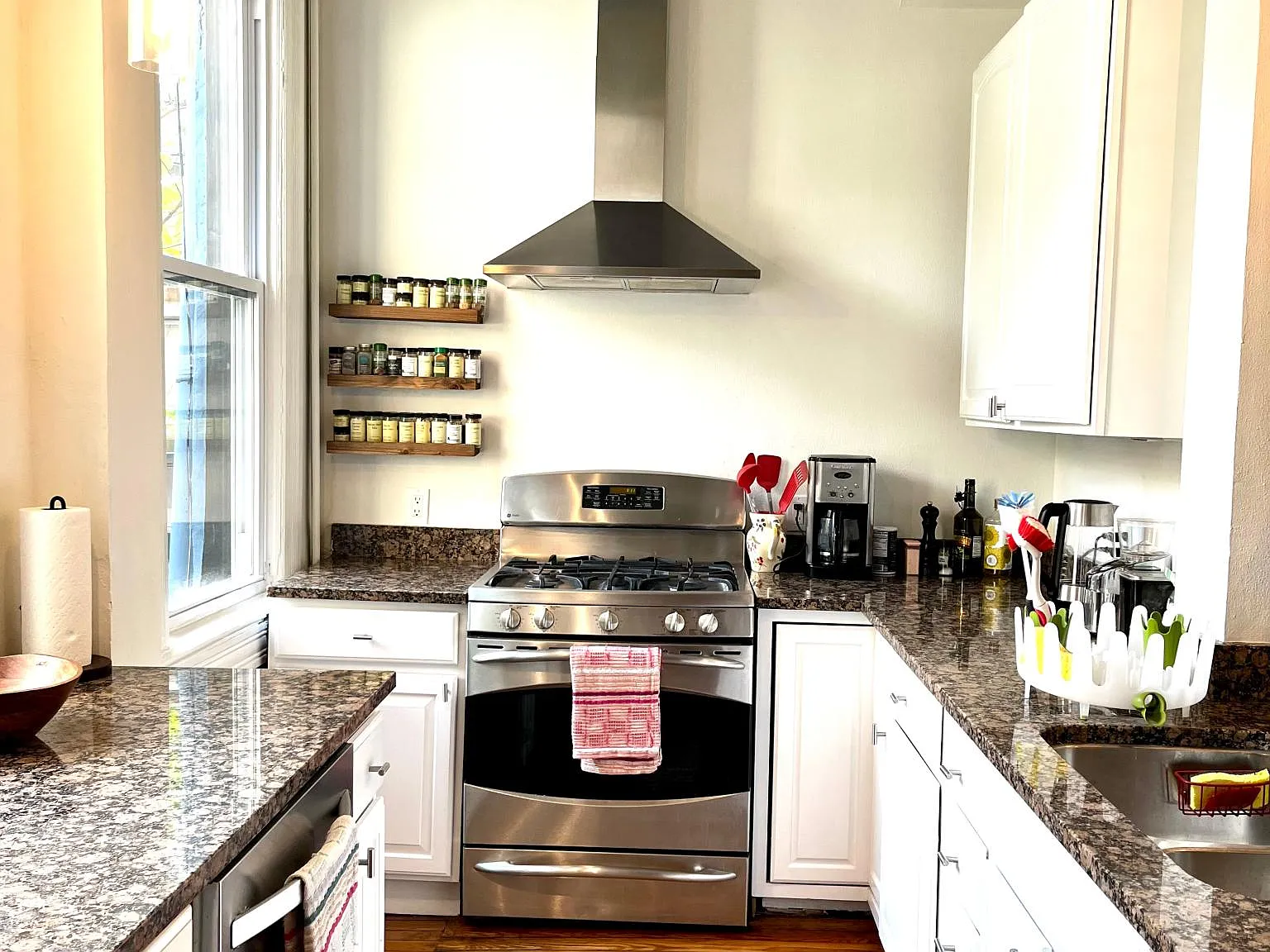 2 bed, 1050 sqft, $3,800 — Photo 4