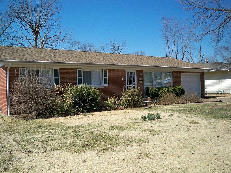 1st image of 1102 Laura Ln