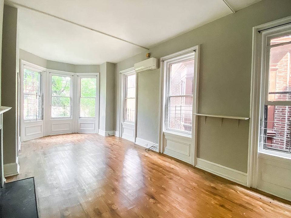 #1R: Studio for $1295