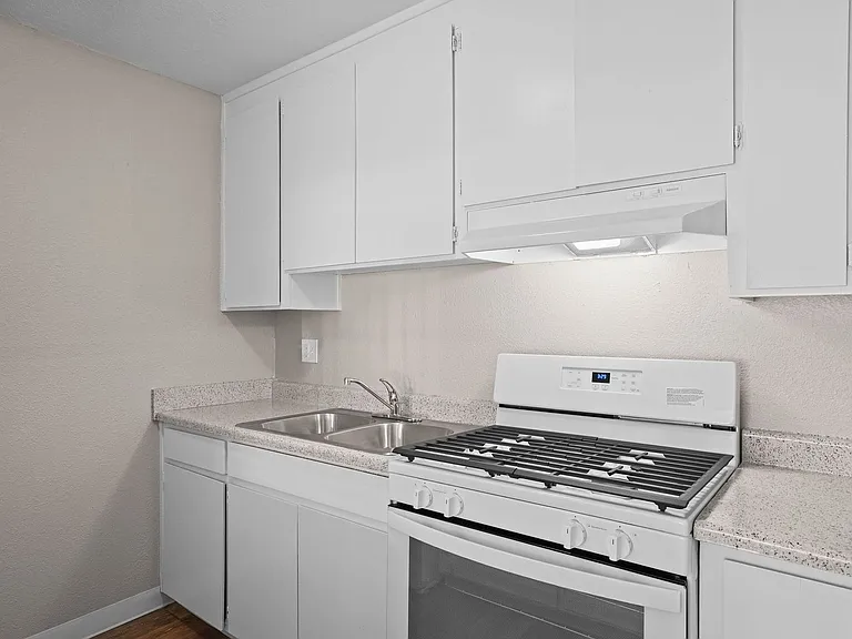 2433 Country Club Blvd — Photo 12