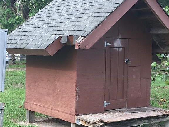 3rd image of 8083 Breeze Dr