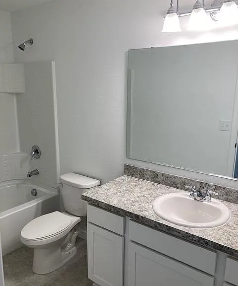 1032 Appleton St — Photo 19