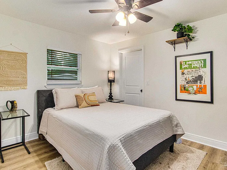 814 W Gonzalez St — Photo 13