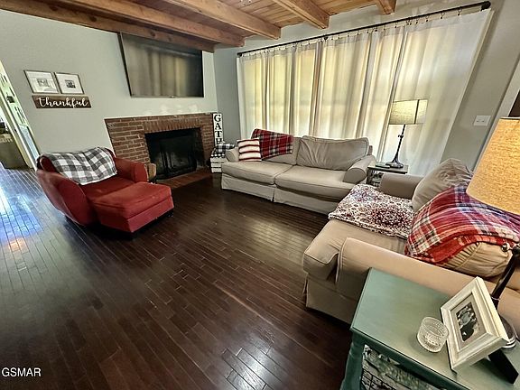 4th image of 506 Wier Farm Way