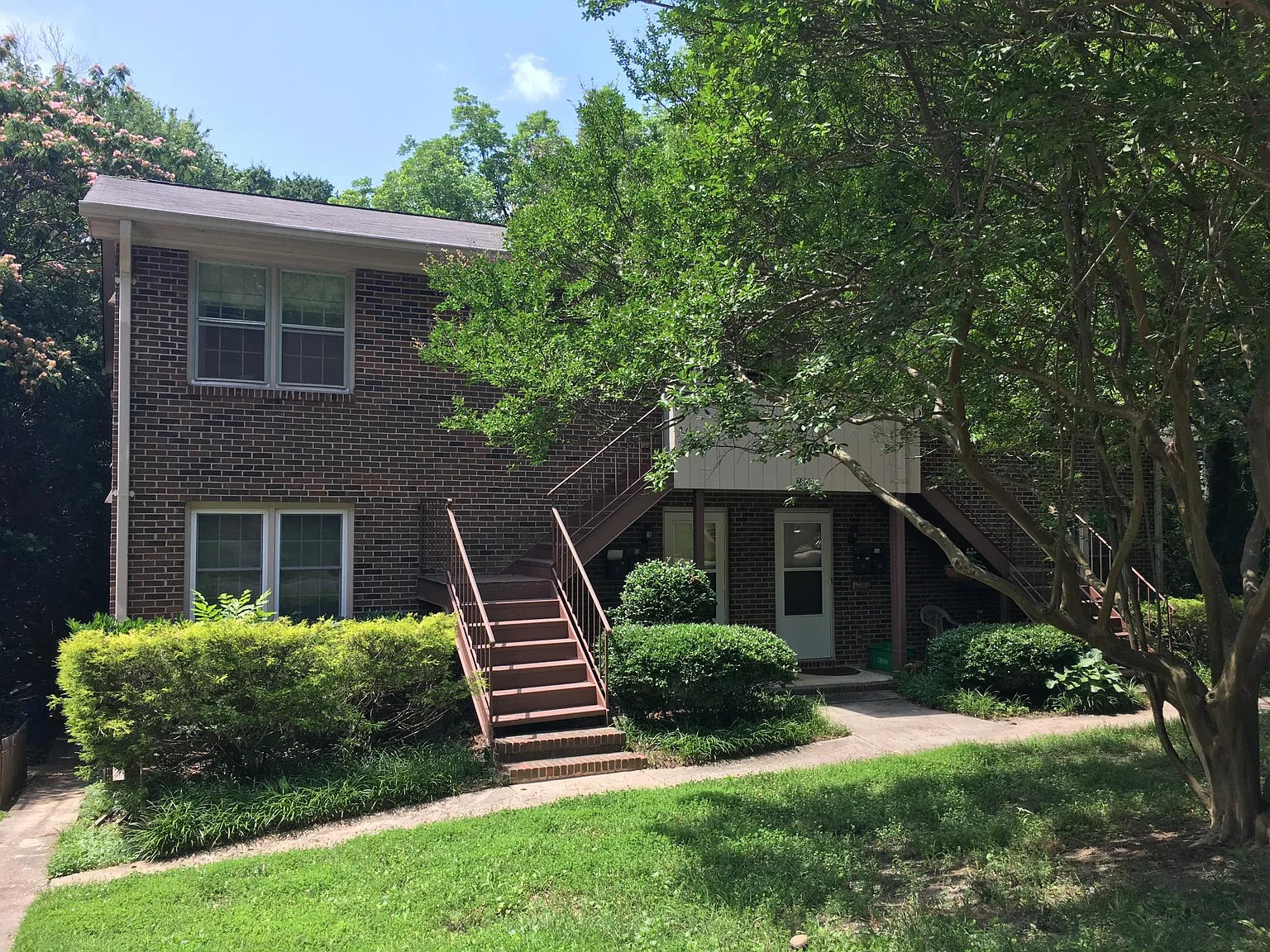 2 bed, 1.5 bath, 900 sqft, $1,500 — Photo 2
