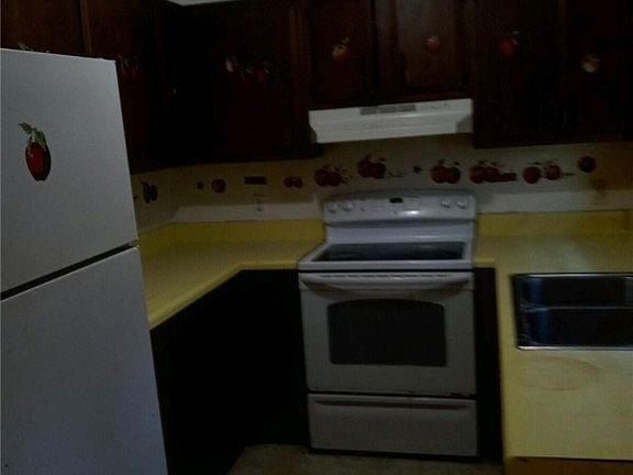4th image of 2220 E Victory Drive