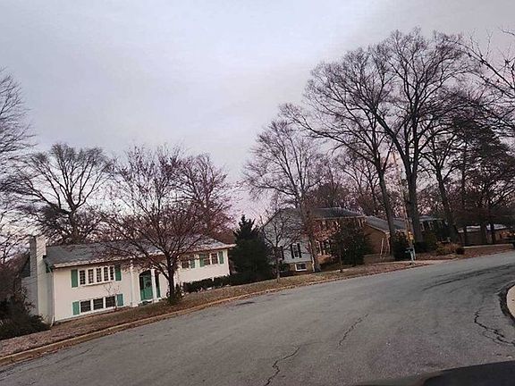 Exterior Neighborhood (street photo)