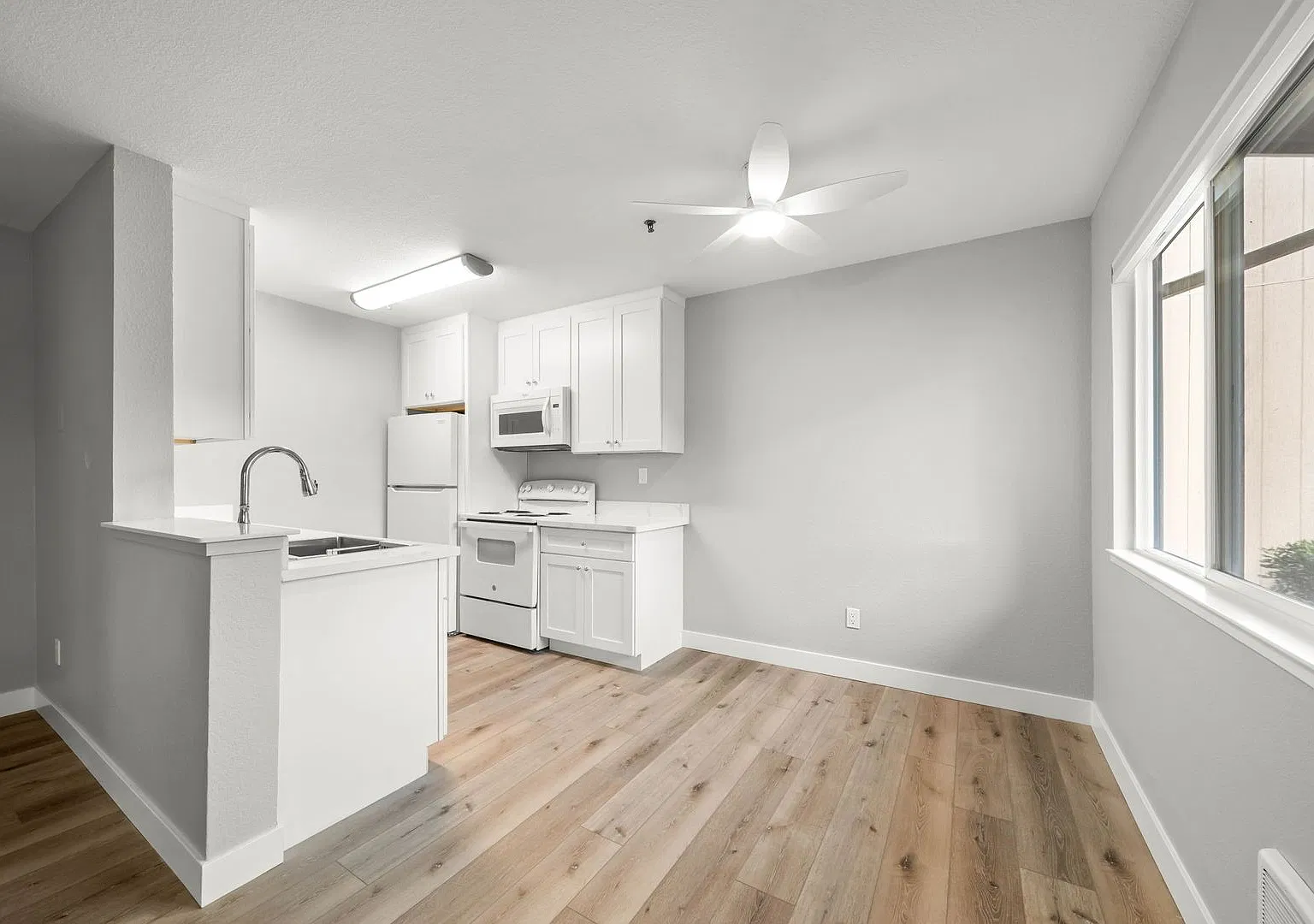 Downtown Livermore remodeled 2 bed 2 bath with washer and dryer — Photo 3