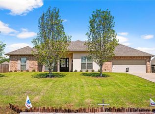 500 Ocho Rios Dr, Pineville, LA 71360