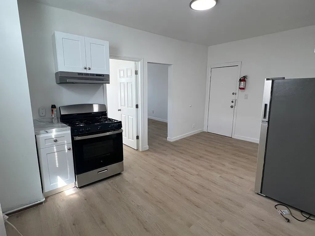 2 bed, 800 sqft, $2,400 — Photo 4