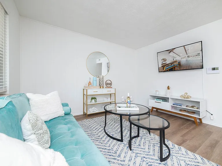 Camelot Apartments — Photo 45