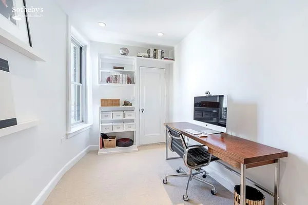 Sold by Sotheby's International Realty | media 11