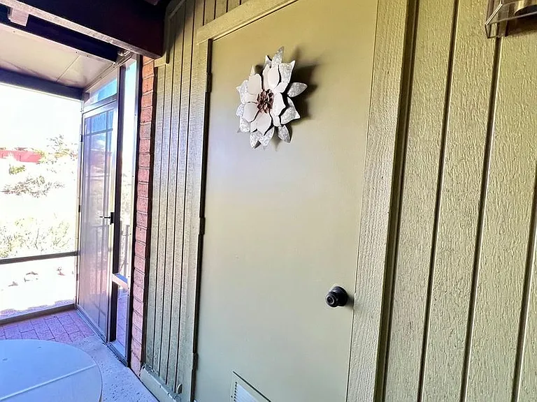 2521 S Calle De Humes — Photo 18