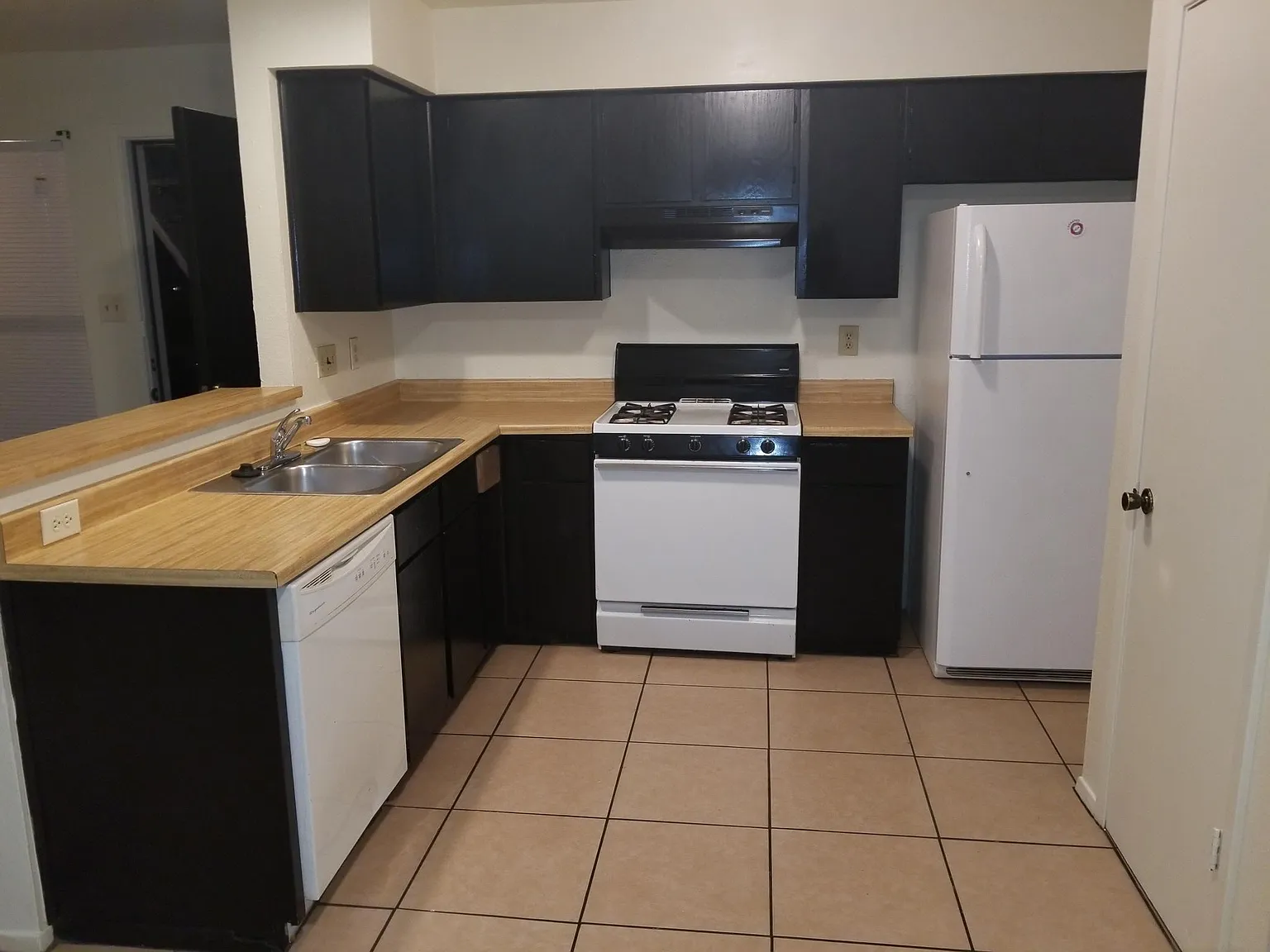 2305 Rachael Ct — Photo 1