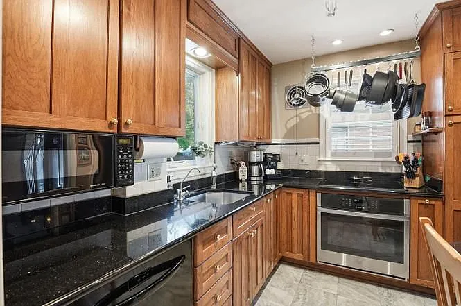 1812 N Hancock St — Photo 10