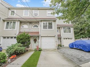 102 Seguine Pl, Staten Island, NY 10312