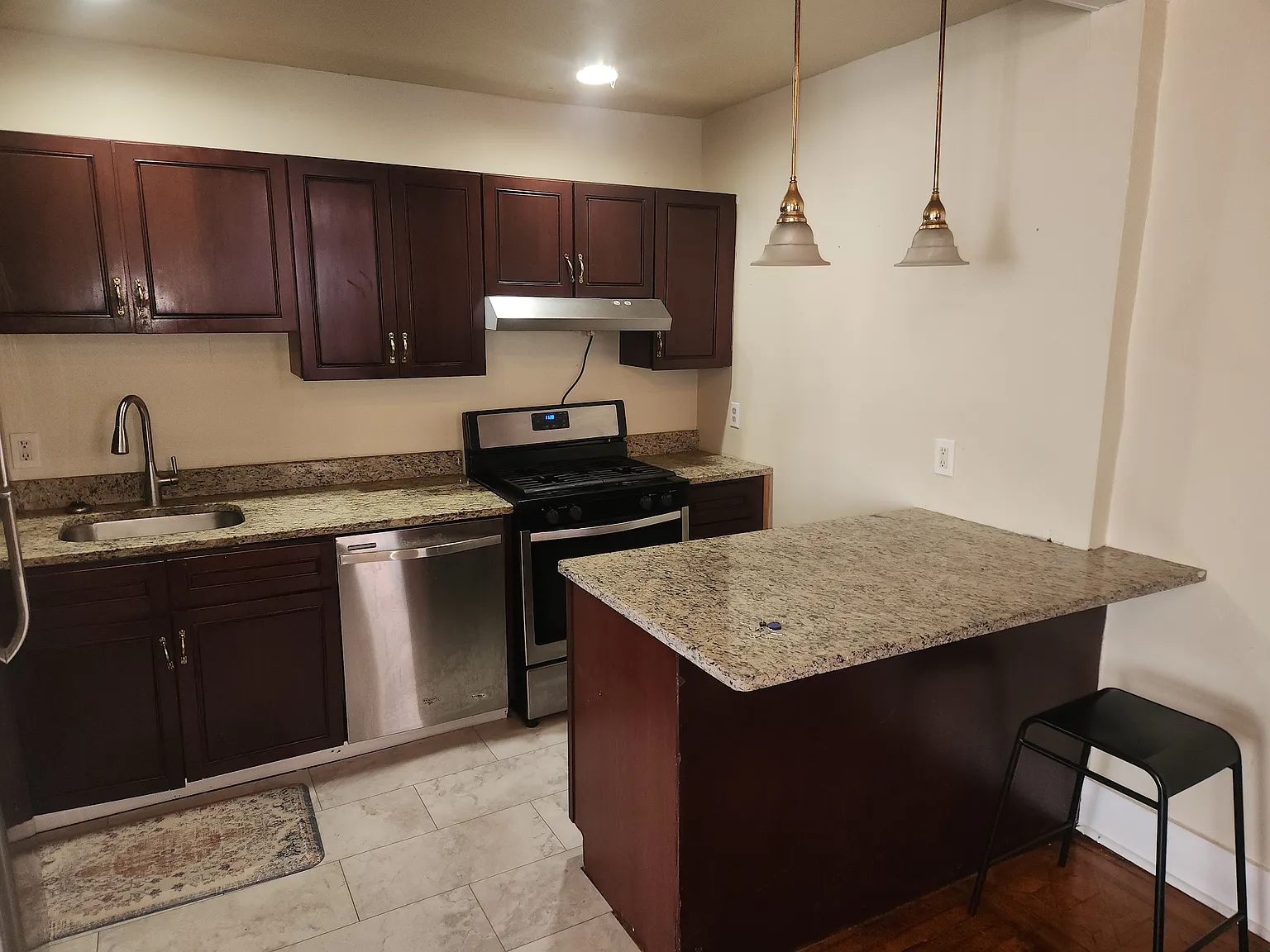 3 bed, 1500 sqft, $2,200 — Photo 3