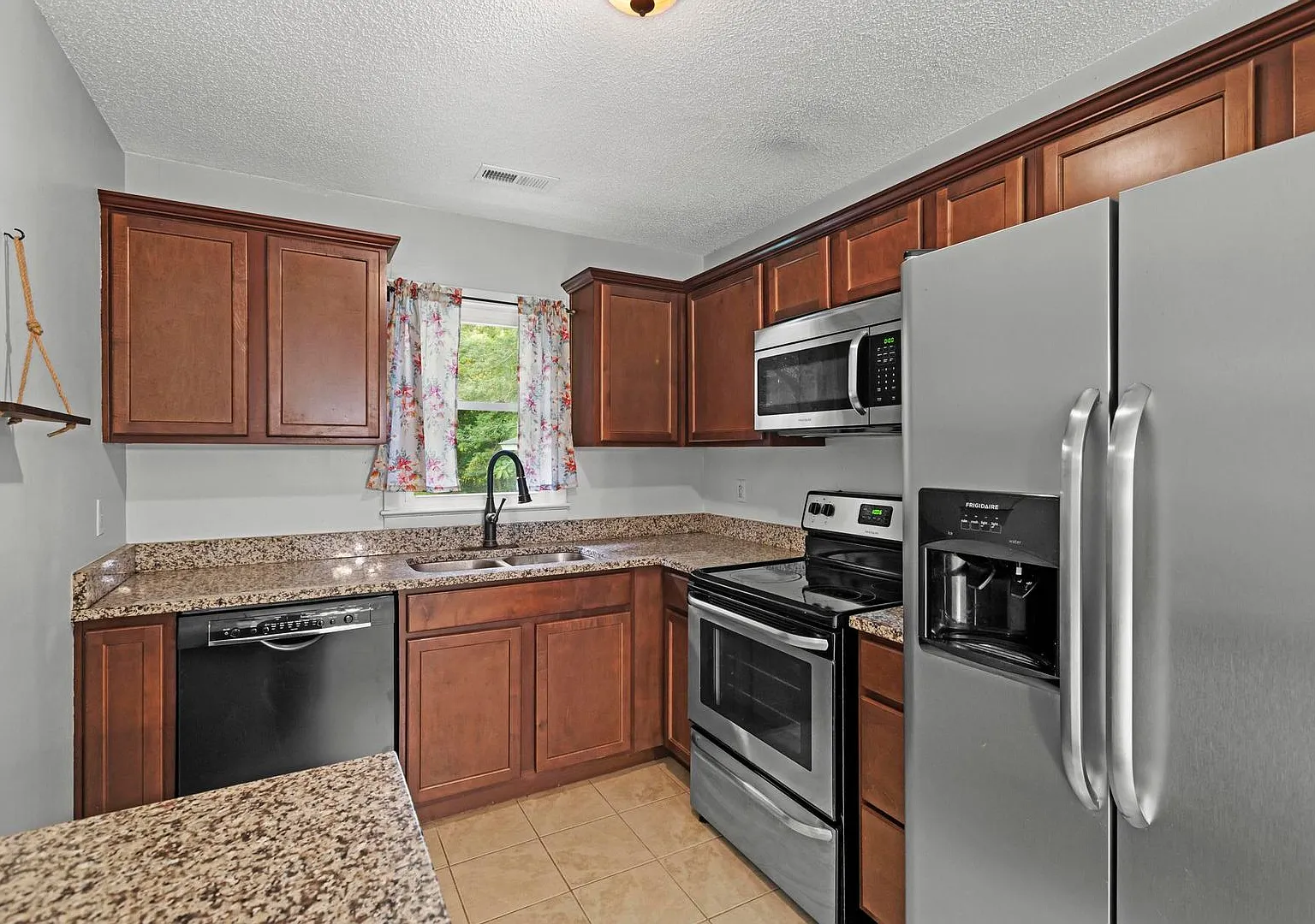 Great Price! Apply Now! — Photo 4