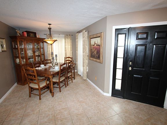 5th image of 633 Whittingham Pl