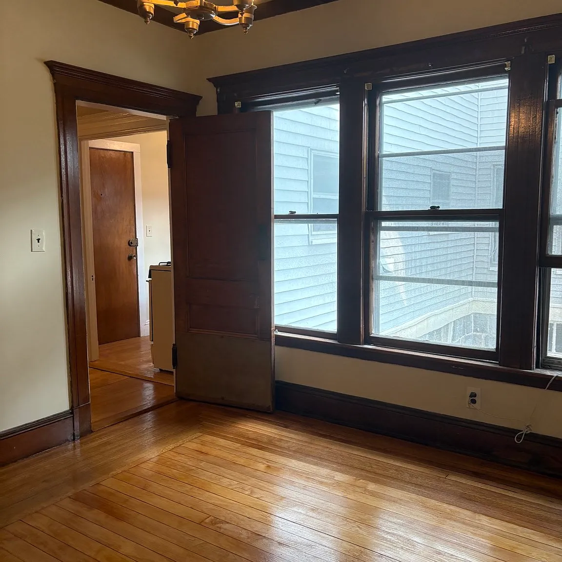 1 bed, 1.0 bath, 9999 sqft, $1,950 — Photo 3