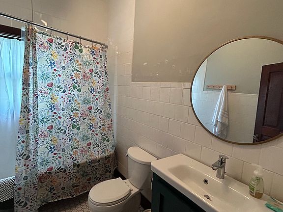 3rd image of 305 Oglewood Ave
