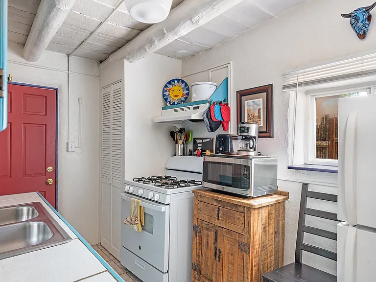 140 W Berger St #B — Photo 6