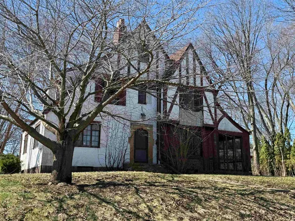 618 S Harvey Ave, Freeport, IL 61032