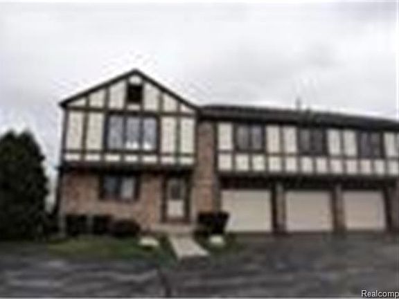 4th image of 203 Lac Ste Claire Dr