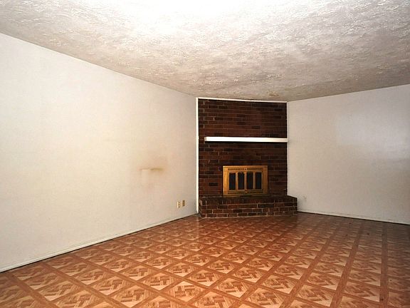 3rd image of 1428 E Cedar Ln