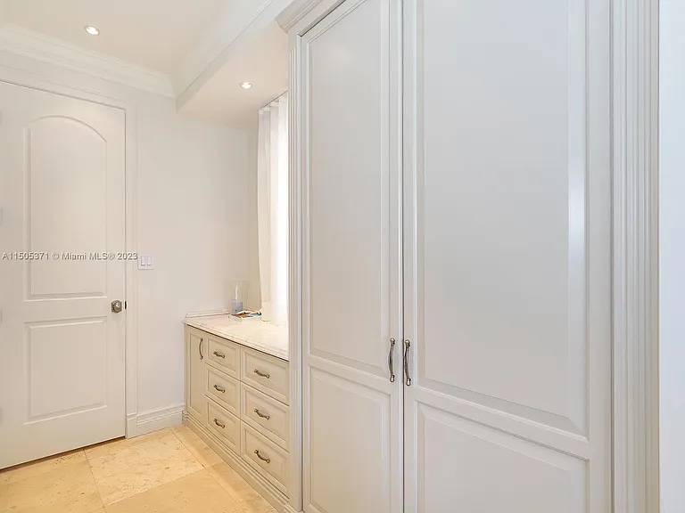 19251 Fisher Island Dr #19251 — Photo 38