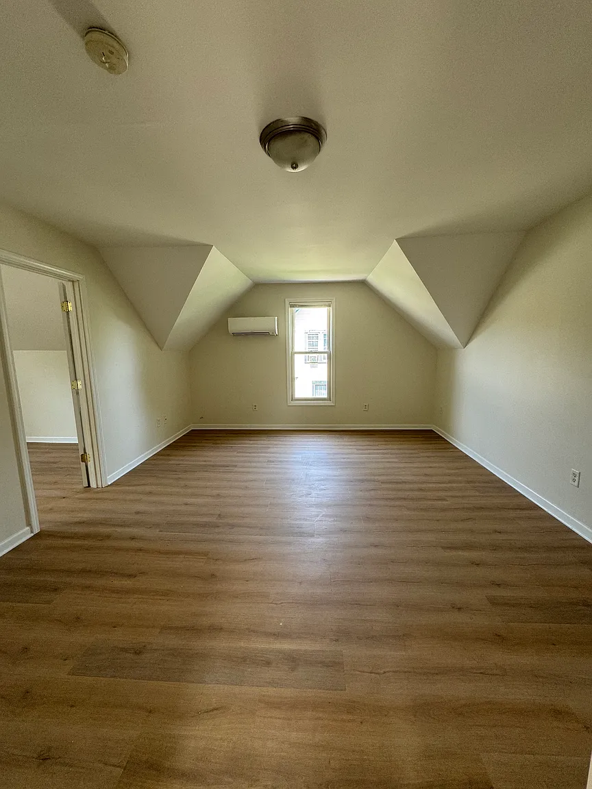 1208 Elston St photo 1