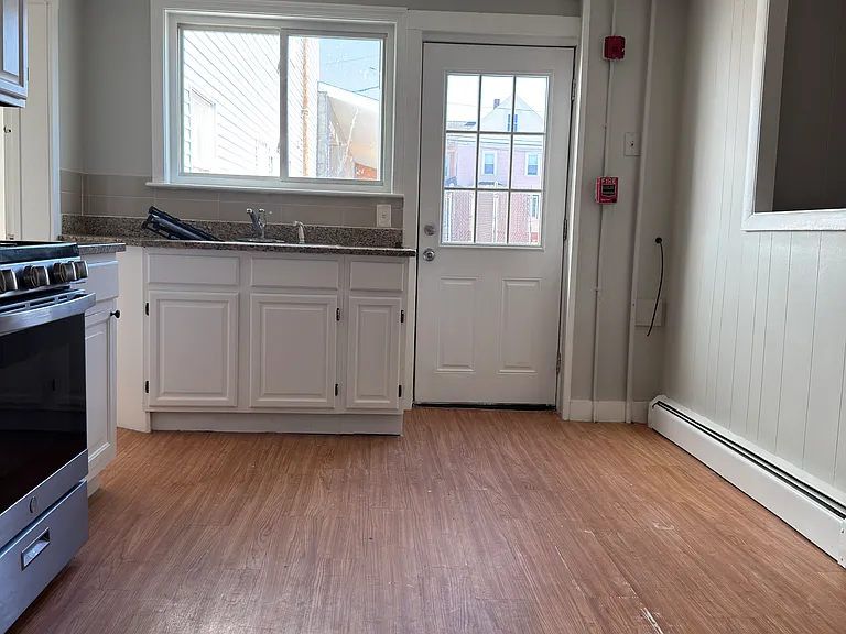 18 Lincoln Ave #1 — Photo 3