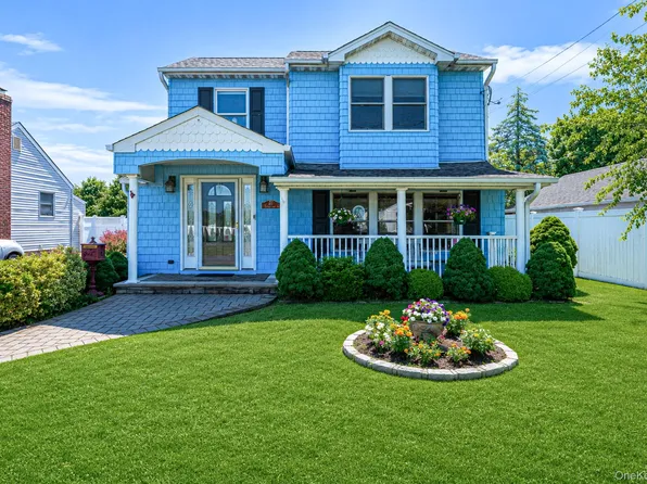 61 N Ocean Avenue, Islip, NY 11751