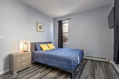 3 bed, 900 sqft, $4,800 — Photo 4